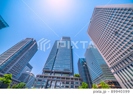 日本の東京都市景観　東京のビジネス街・丸の内などを望む 89940399