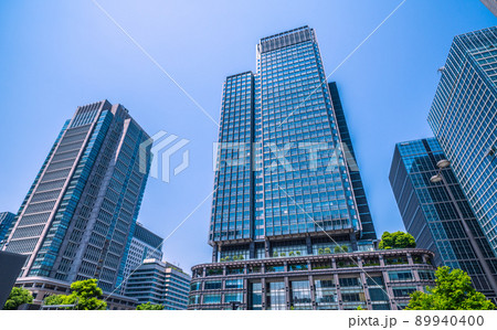 日本の東京都市景観　東京のビジネス街・丸の内などを望む 89940400