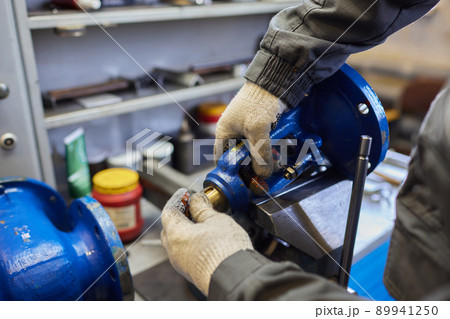 Balance shaft of the car that has been used. 89941250