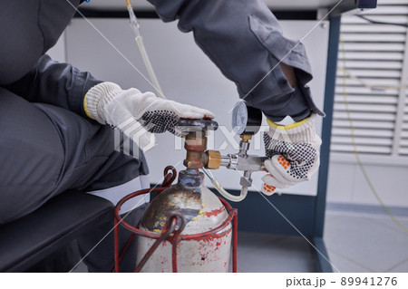 hand work and start Gas Chromatography Analyzer in laboratory. 89941276