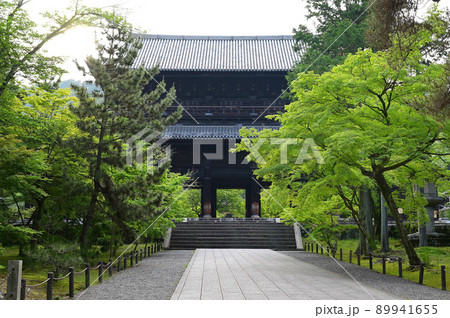 新緑の南禅寺　京都市 89941655