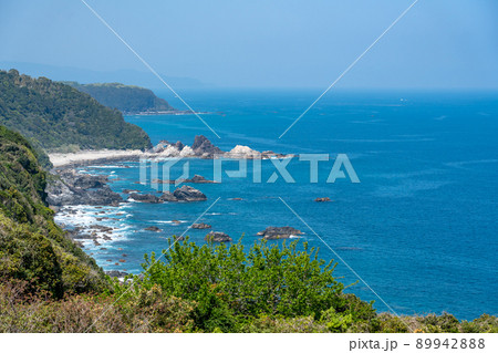 高知県土佐清水市　足摺岬から眺める太平洋 89942888