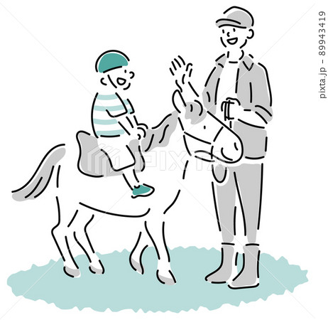 ポニーに乗って乗馬体験をする子供と付き添いの飼育員 89943419