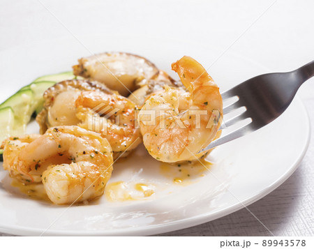 シーフードのガーリックオイル焼き シーフードのガーリックオイル焼き 89943578