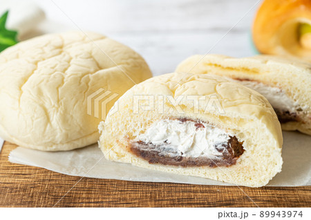 ホイップクリーム入りあんぱん ホイップクリーム入りあんぱん 89943974