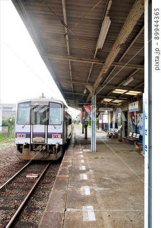 山陰本線仙崎支線　仙崎駅（キハ120系） 89944365