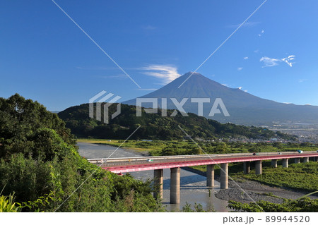 東名高速道路 富士川SAより望む富士山 東名高速道路 富士川SAより望む富士山 89944520