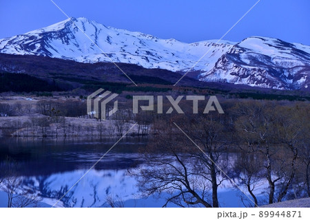 残雪の鳥海山 89944871