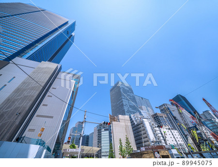 日本の東京都市景観 東京駅前の八重洲一丁目再開発や東京ミッドタウン八重洲(画面左)などを望む 日本の東京都市景観 東京駅前の八重洲一丁目再開発や東京ミッドタウン八重洲(画面左)などを望む 89945075