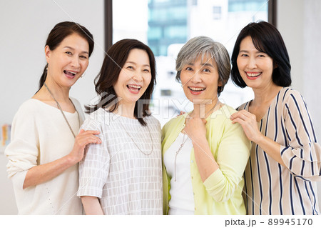 ミドルの女性 89945170