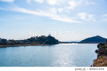 愛知・犬山城下の風景 89945304