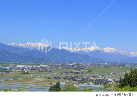 安曇野　5月の田園と北アルプス 89946787