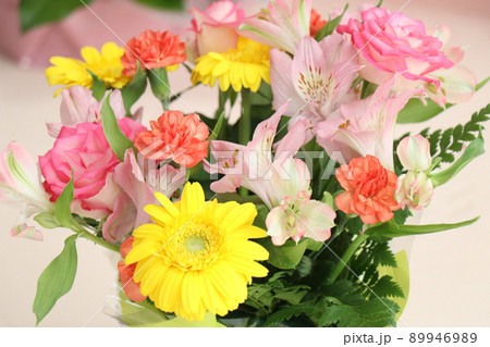 退職祝いに花を贈る 退職祝いに花を贈る 89946989