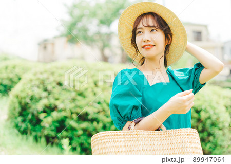 夏の女性イメージ 89947064