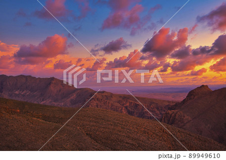 トドラ峡谷の美しい夕景 89949610