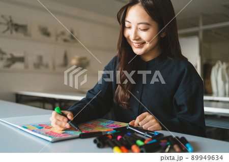 マーカーペンと学生 89949634