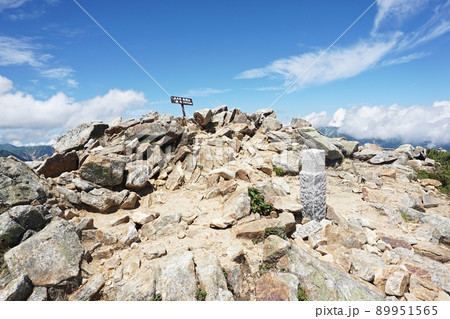 絶景の大天井岳山頂 89951565