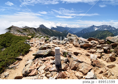大天井岳山頂の絶景大パノラマ　常念山脈縦走路 89951599