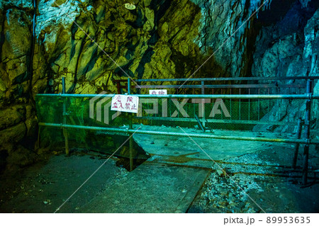 床の抜けた場所 89953635