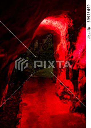 狭い通路 狭い通路 89953640