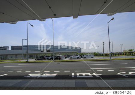 羽田空港第3ターミナルの軒天 タクシー駐車場と羽田エアポートガーデン 羽田空港第3ターミナルの軒天 タクシー駐車場と羽田エアポートガーデン 89954426