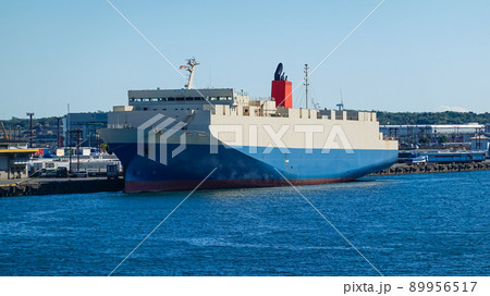 ゆりかもめ線青海駅から有明ふ頭に停泊するRORO船 89956517