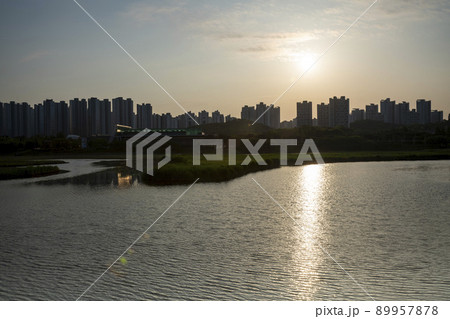 風景 ギャラリー遊園地 湖 89957878