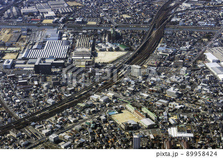 東海道本線の枇杷島駅付近を空撮 東海道本線の枇杷島駅付近を空撮 89958424