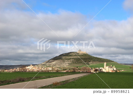 巡礼路にある街　カストロへリス、カミーノ（サンティアゴ巡礼） 89958621