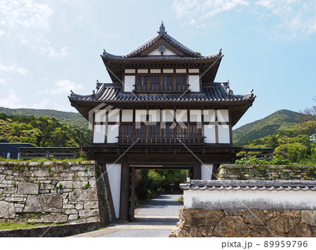 対馬金石城の石垣と城門 89959796