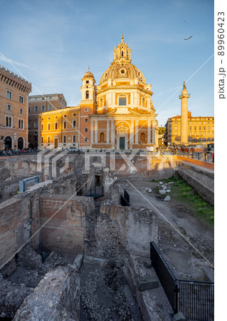 Ruins at Roman Forum in Rome on sunset 89960423
