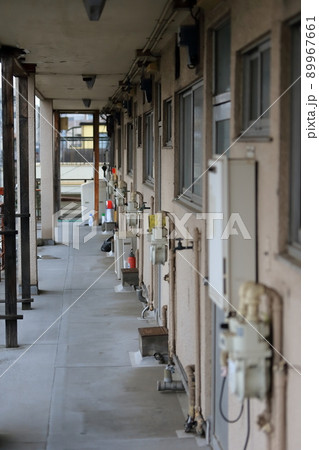 アパートの廊下　イメージ 89967661