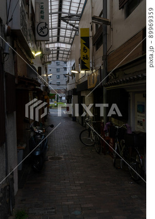 静岡県三島駅周辺のアーケード街 89969359