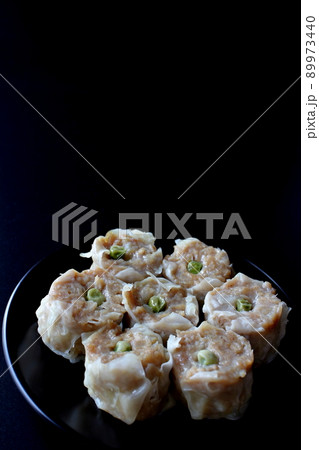 グリーンピースがのったシュウマイ 焼売 89973440