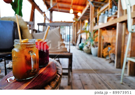 ビーチサイドのカフェとドリンク ビーチサイドのカフェとドリンク 89973951
