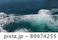 波たてて深い海覗く 89974255