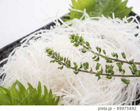 千切り大根と大葉と穂紫蘇 89975892