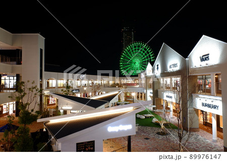 りんくうタウン　アウトレット　夕暮れと観覧車 89976147