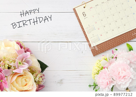 6月の誕生日｜カレンダーと花束 89977212