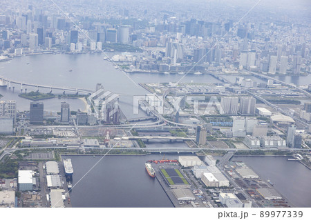 東京空撮、お台場からレインボーブリッジ、晴海都心方面 89977339