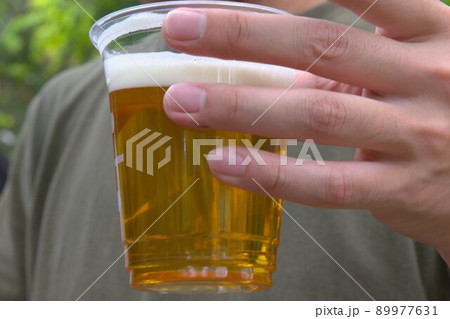 BBQ ビールで乾杯 BBQ ビールで乾杯 89977631