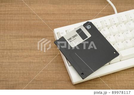 フロッピーディスクとキーボード フロッピーディスクとキーボード 89978117