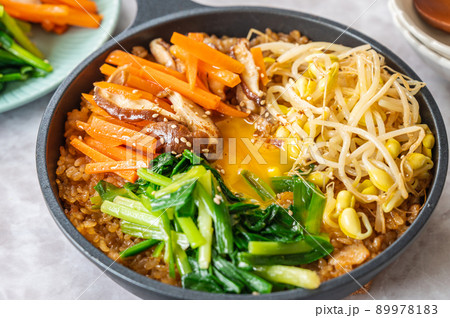 韓国料理　ビビンバ 89978183