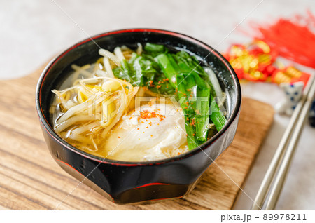 豆もやしと卵のみそ汁 豆もやしと卵のみそ汁 89978211