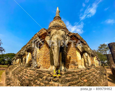 Wat Chang Lom elephant temple in Sukhothai historical park, Thailand Wat Chang Lom elephant temple in Sukhothai historical park, Thailand 89979462