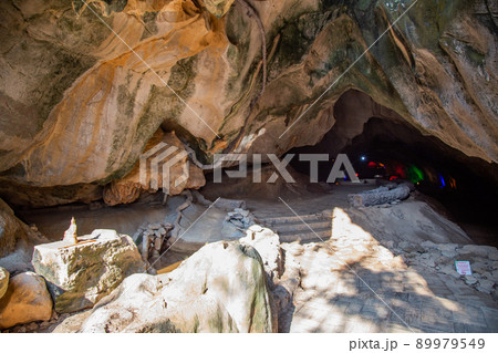 Tham Pha Nang Khoi cave in Phraeprovince, Thailand Tham Pha Nang Khoi cave in Phraeprovince, Thailand 89979549
