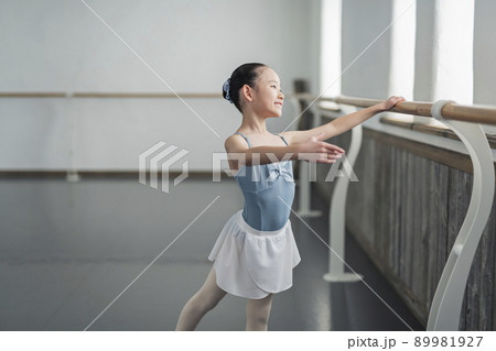 バレエ教室 女の子 バレエ教室 女の子 89981927
