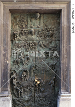 Bronze door on the Cathedral of St Nicholas in Ljubljana, Slovenia 89982107