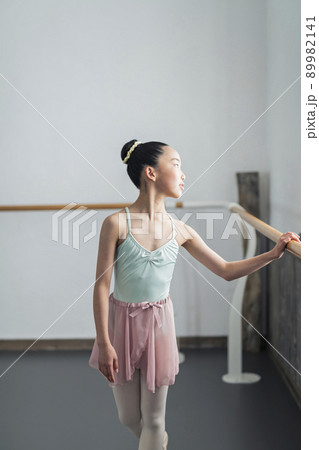 バレエ教室 女の子 89982141