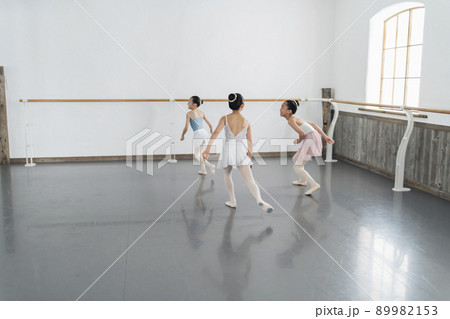 バレエ教室 女の子 89982153
